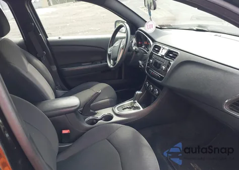 2014 Chrysler 200 Touring z USA, uszkodzony, nr VIN 1C3CCBBG6EN117560